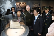 한미동맹 70주년 기념 특별전 ‘동행’ 개막 사진 7