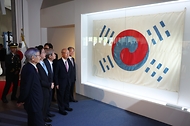 한미동맹 70주년 기념 특별전 ‘동행’ 개막 사진 1