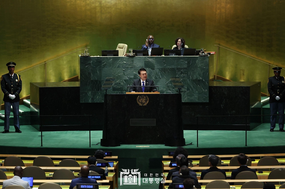 윤석열 대통령이 20일(현지시간) 미국 뉴욕 유엔본부에서 열린 ‘제78차 유엔총회’에서 기조연설을 하고 있다.