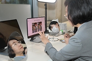 오유경 식약처장, 맞춤형 화장품 판매장 방문 사진 3