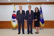 신임 규제개혁위원 위촉장 수여식 사진 1
