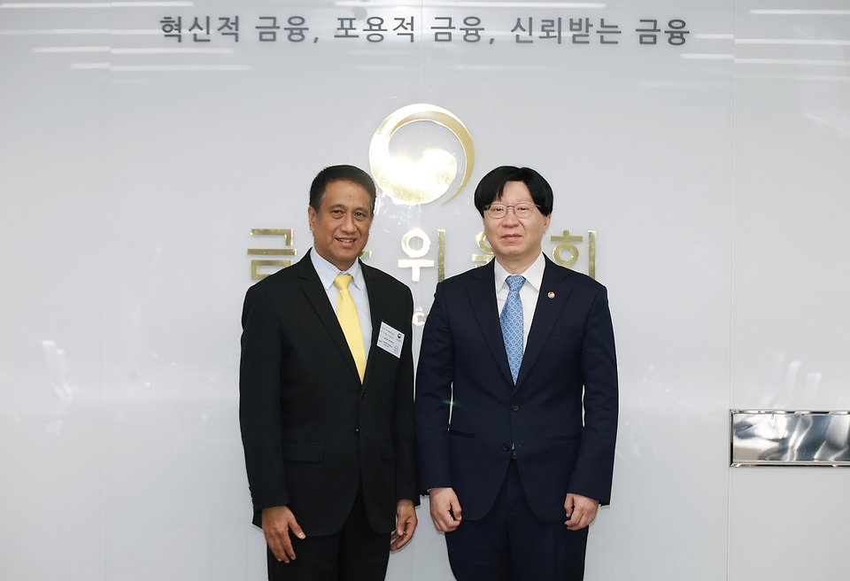 <p>김소영 금융위원회 부위원장이 25일 오전 서울 종로구 정부서울청사에서 로나돌 놈논다(Ronadol Numnonda) 태국 중앙은행 부총재와 면담에 앞서 기념촬영을 하고 있다.</p>
