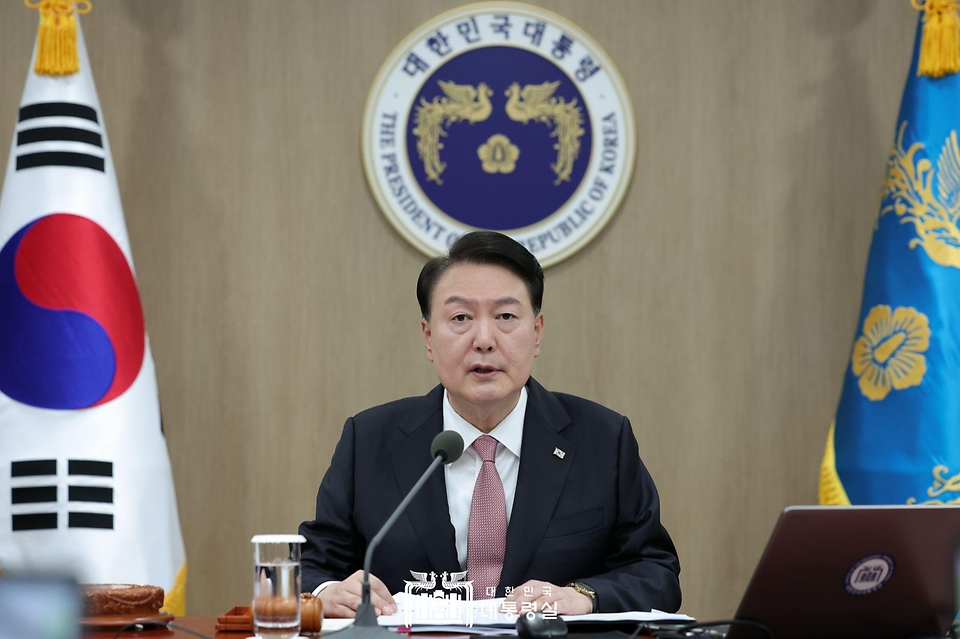윤석열 대통령이 25일 서울 용산구 대통령실 청사에서 열린 ‘2023년도 제40회 국무회의’에서 발언하고 있다.