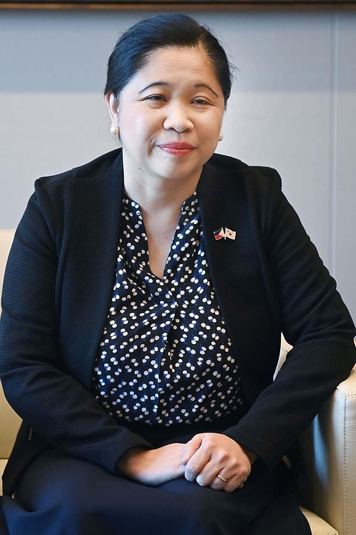 마리아 테레사 주한필리핀 대사가 22일 서울 중구 대한상공회의소에서 안덕근 산업통상자원부 통상교섭본부장과 면담하고 있다.