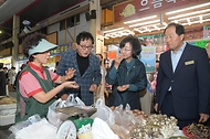 오유경 식약처장, 추석맞이 전통시장 방문 사진 1