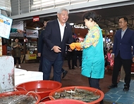 김홍일 권익위원장, 착한선물 나눔활동 동참 사진 1