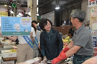 오유경 식약처장, 추석맞이 전통시장 방문 사진 2
