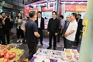 정황근 농식품부 장관, 전통시장 추석 성수품 수급 상황 점검 사진 4
