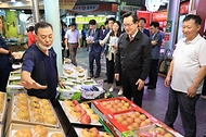 정황근 농식품부 장관, 전통시장 추석 성수품 수급 상황 점검 사진 5