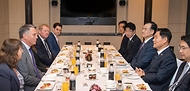 신원식 국방부 장관, ‘한-호주 국방장관 조찬회동’ 참석 사진 3