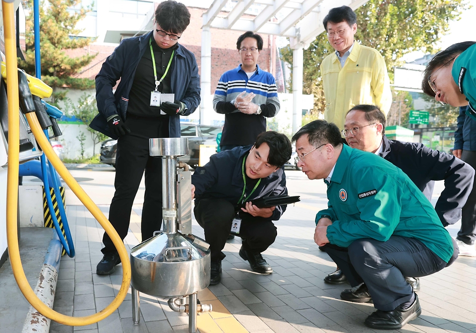 강경성 산업부 2차관, 석유가격 현장 점검 - 사진 | 멀티미디어 | 대한민국 정책브리핑 강경성 산업부 2차관, 석유가격 현장 점검