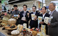 정황근 농식품부 장관, 가루쌀 제품 판매기획전 방문 사진 7
