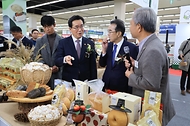 정황근 농식품부 장관, 가루쌀 제품 판매기획전 방문 사진 4