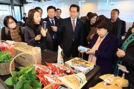 정황근 농식품부 장관, ‘소비자-농업인-정부 현장 간담회’ 참석 사진 3