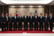 정책실장·수석비서관 임명장 수여식 사진 1
