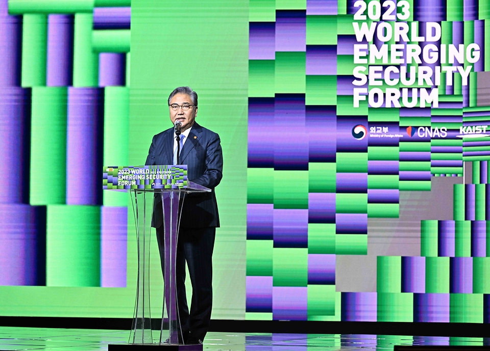 박진 외교부 장관이 5일 서울 용산구 그랜드하얏트호텔에서 열린 ‘2023 세계신안보포럼’에서 개회사를 하고 있다.