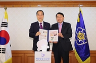 한덕수 국무총리, ‘크리스마스 씰 증정식’ 참석 사진 1
