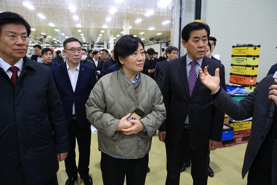 송미령 농식품부 장관, 충남 부여 시설농가 및 금산 만인산농협 농산물 산지유통센터(APC) 방문 - 사진 | 멀티미디어 | 대한민국 정책브리핑... 