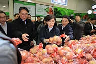 송미령 농식품부 장관, 설 성수품 수급상황 합동 점검 사진 3