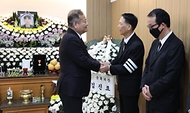 이상민 행안부 장관, 순직 소방공무원 빈소 조문 사진 4