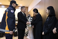 이상민 행안부 장관, 순직 소방공무원 빈소 조문 사진 5