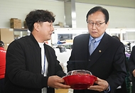 산업부, 딸기 수출 현장방문 사진 2