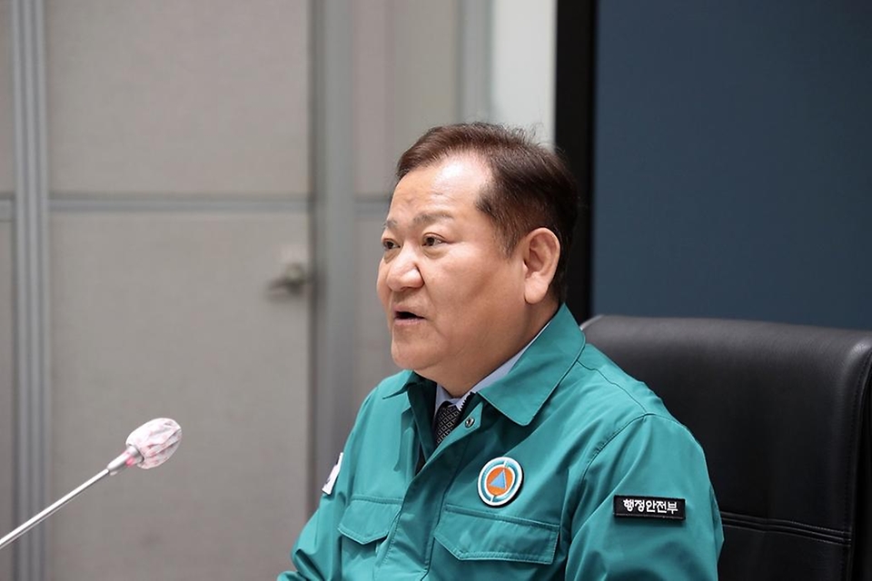 이상민 행정안전부 장관이 20일 정부서울청사 중앙재난안전대책본부 서울상황센터에서 열린 ‘의사 집단행동 관련 시·도 부단체장 회의’에서 발언을 하고 있다. 