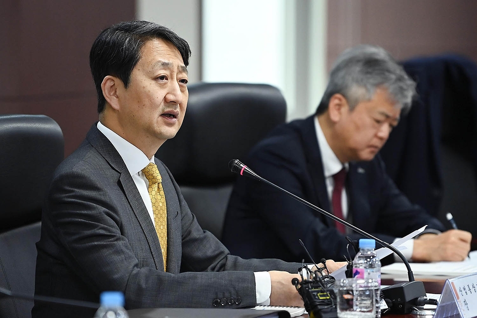 안덕근 산업통상자원부 장관이 28일 서울 종로구 무역보험공사 대회의실에서 열린 ‘제3차 민관합동 수출확대 대책회의’에서 발언을 하고 있다.