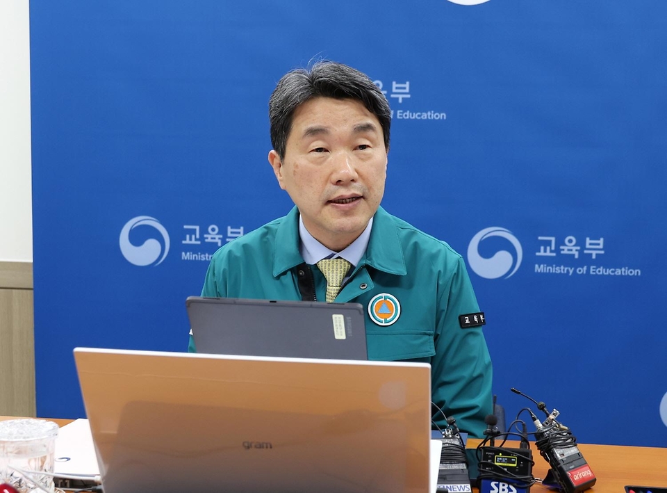 이주호 교육부 장관이 28일 정부서울청사에서 열린 ‘의대 운영 대학 총장 간담회’에서 발언하고 있다.