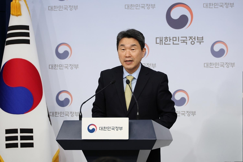 이주호 교육부장관이 28일 정부서울청사 별관 브리핑룸에서 열린 ‘교육발전특구 시범지역 1차 지정 결과 발표’에서 인사말을 하고 있다.