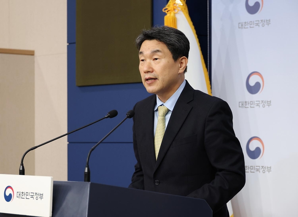 이주호 교육부장관이 28일 정부서울청사 별관 브리핑룸에서 교육발전특구 시범지역 1차 지정 결과를 발표하고 있다.