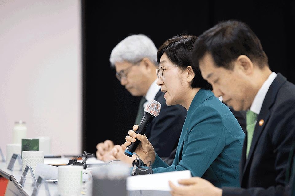 한화진 환경부 장관이 19일 서울 마포구 서울에너지드림센터에서 열린 ‘기후위기 대응을 위한 금융지원 간담회’에서 발언하고 있다.