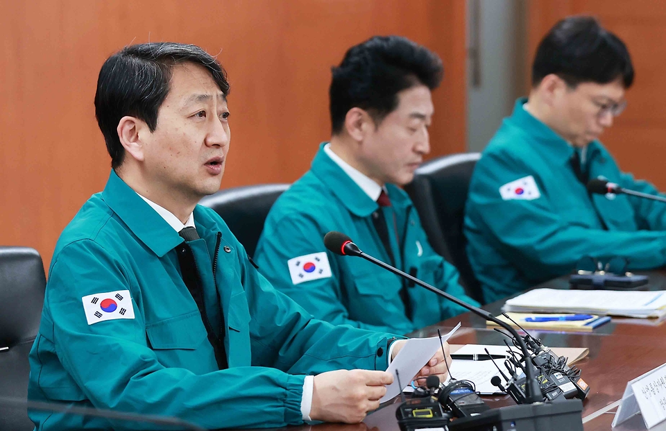 안덕근 산업통상자원부 장관이 15일 서울 종로구 석탄회관 대회의실에서 열린 ‘석유·가스 수급현황 긴급 점검회의’에서 발언하고 있다.
