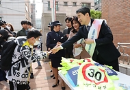 교육부, 등굣길 어린이 교통안전 캠페인 사진 5