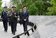 최상목 부총리, 한국전 참전용사 기념비 방문 사진 9