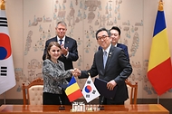한-루마니아 협정 및 MOU 서명식 사진 2