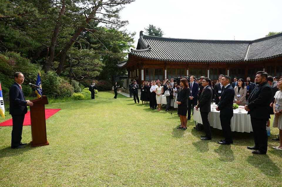 한덕수 국무총리가 1일 서울 종로구 총리 공관에서 열린 ‘세계 한인 차세대 대회 참석자 간담회’에서 인사말을 하고 있다.