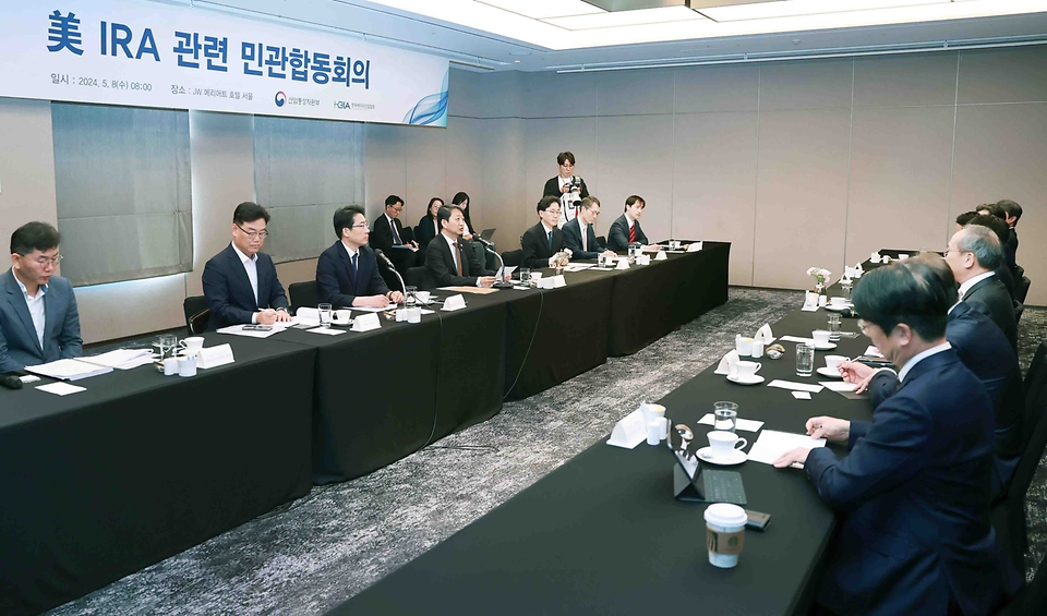 안덕근 산업통상자원부 장관이 8일 서울 강남구 JW메리어트호텔에서 열린 ‘미국 인플레이션감축법(IRA) 관련 민관합동회의’를 주재하고 있다.
