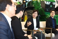 송미령 농식품부 장관, 농식품 정책 펀드 투자유치로 성장한 청년기업 현장방문 사진 1