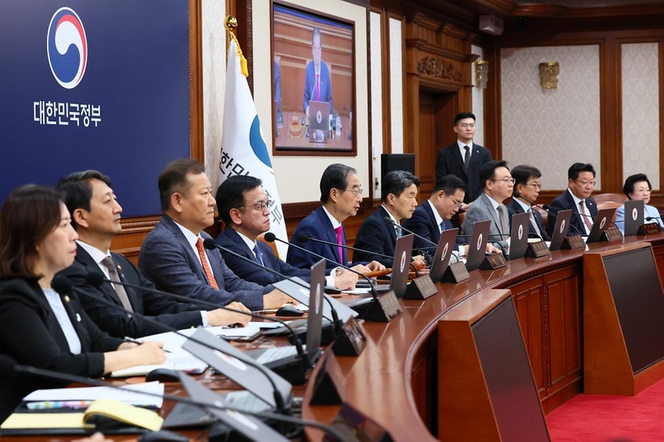 한덕수 국무총리가 21일 서울 종로구 정부서울청사에서 열린 ‘제22회 국무회의’에서 발언하고 있다. 