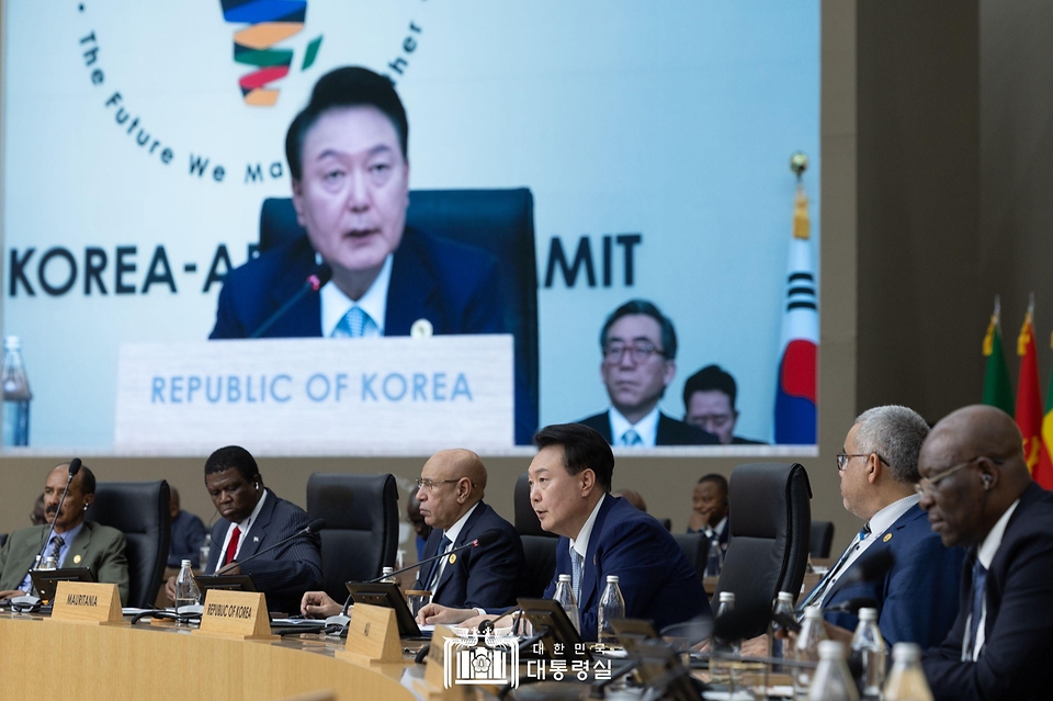 윤석열 대통령이 4일 경기도 일산 한-아프리카 정상회의장에서 열린 ‘2024 한-아프리카 정상회의 폐회식’에서 발언하고 있다.