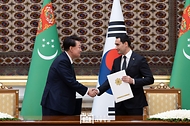 한- 투르크메니스탄 공동성명·MOU 서명식 및 공동언론발표 사진 3