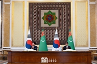 한- 투르크메니스탄 공동성명·MOU 서명식 및 공동언론발표 사진 1