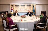 이명박 전 대통령 부부와 만찬 사진 1