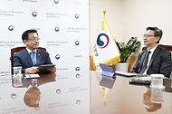 최상목 대통령 권한대행 부총리 겸 기획재정부 장관, 국제신용평가사 S&P 연례협의단 접견 사진 2