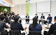 최상목 대통령 권한대행 부총리 겸 기획재정부 장관, 청년창업허브 현장방문 사진 7