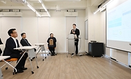 최상목 대통령 권한대행 부총리 겸 기획재정부 장관, 청년창업허브 현장방문 사진 11