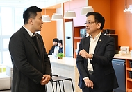 최상목 대통령 권한대행 부총리 겸 기획재정부 장관, 청년창업허브 현장방문 사진 17