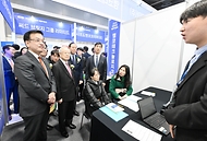 최상목 대통령 권한대행 부총리 겸 기획재정부 장관, 2025 대한민국 채용박람회 사진 7