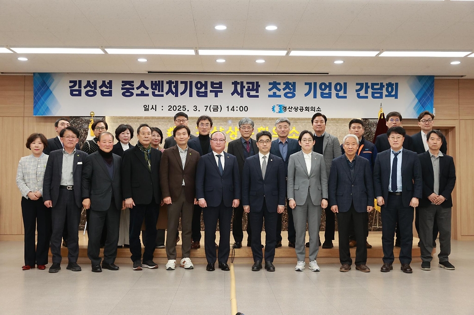 김성섭 중기부 차관은 7일(금) 경북 경산에 위치한 하양꿈바우시장 및 상공회의소를 방문하여 중소기업·소상공인을 격려하고 현장의 목소리를 청취하였다.